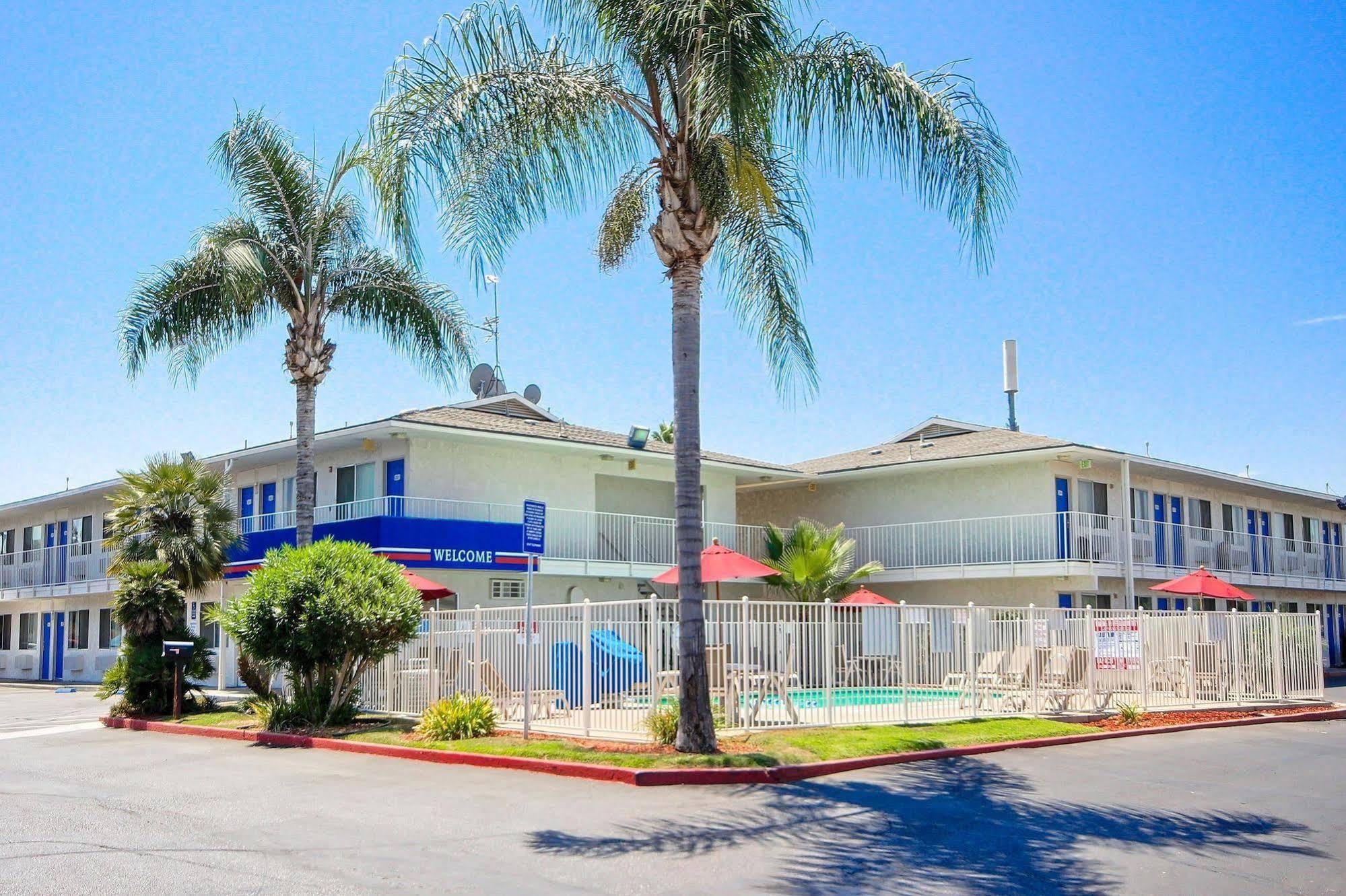 Motel 6-Tulare, Ca ภายนอก รูปภาพ