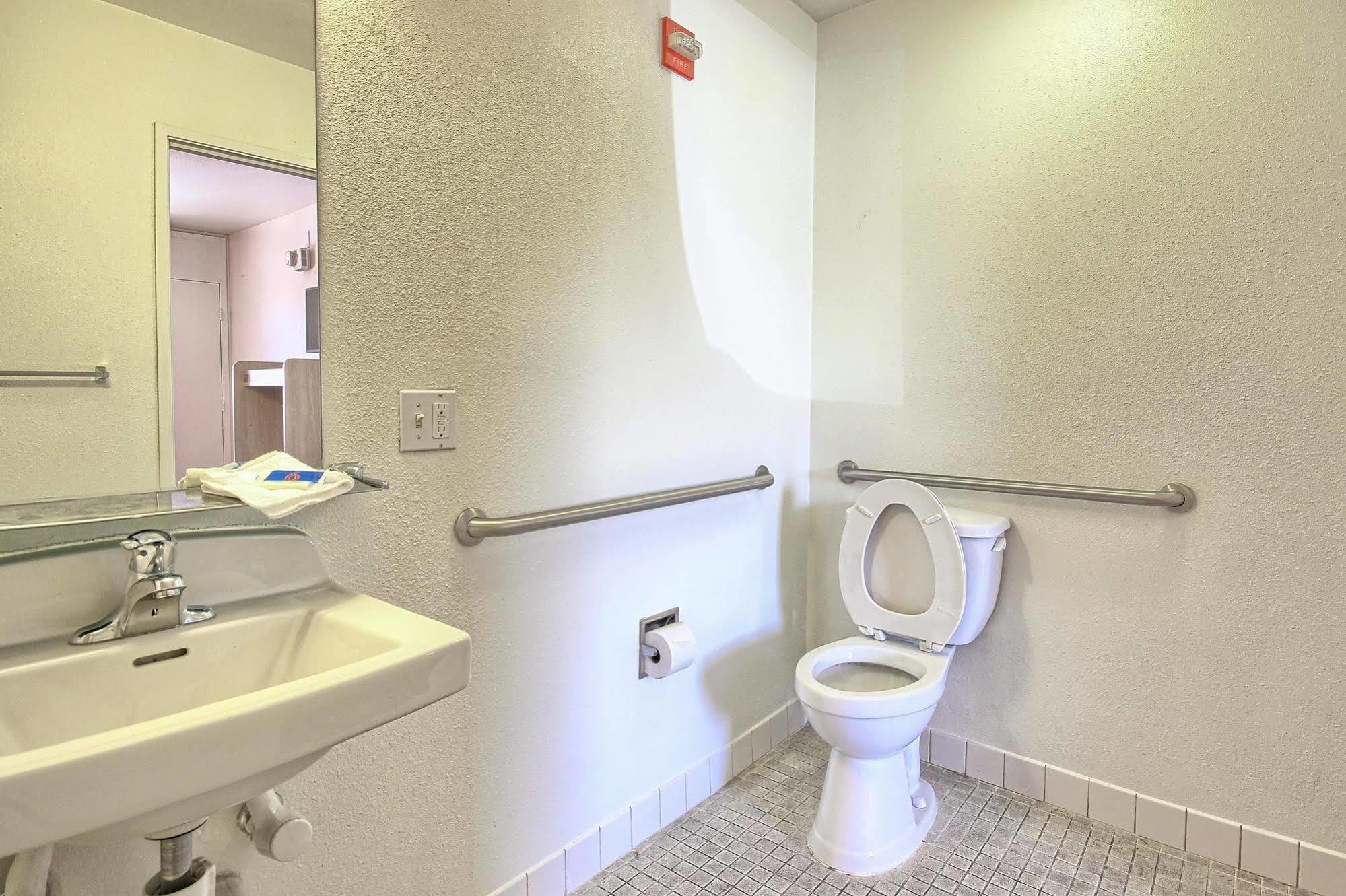 Motel 6-Tulare, Ca ภายนอก รูปภาพ