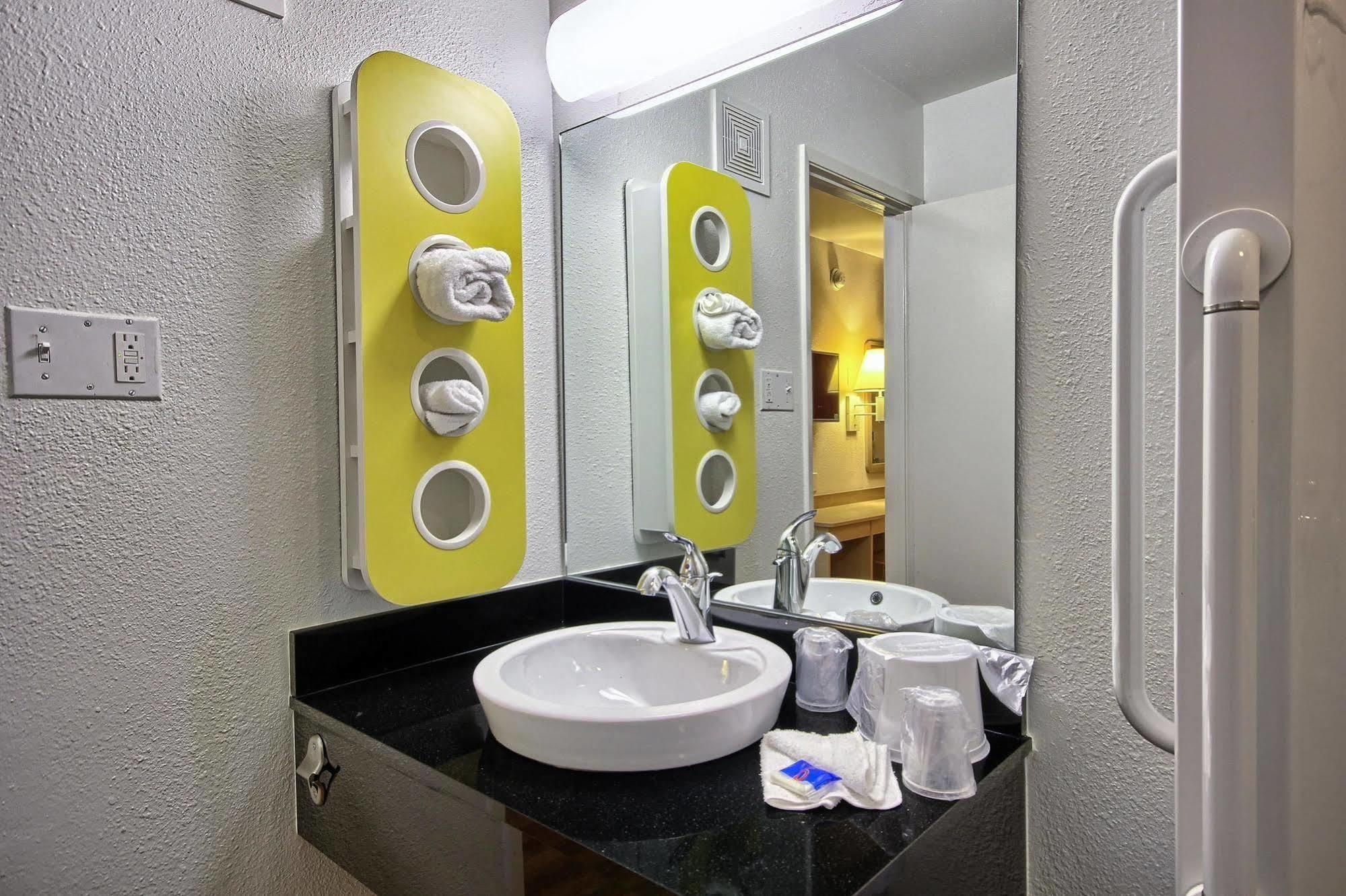 Motel 6-Tulare, Ca ภายนอก รูปภาพ