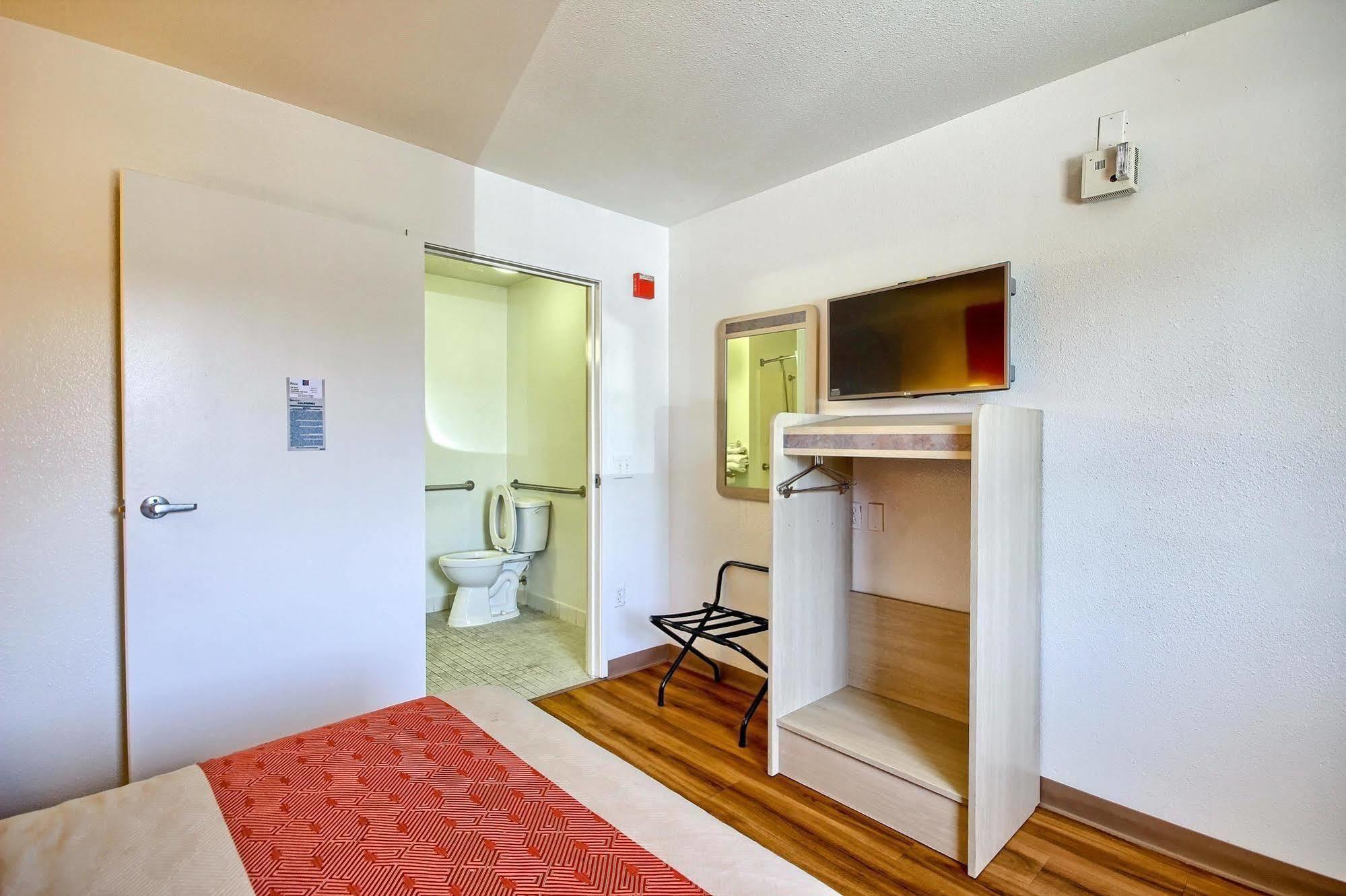 Motel 6-Tulare, Ca ภายนอก รูปภาพ