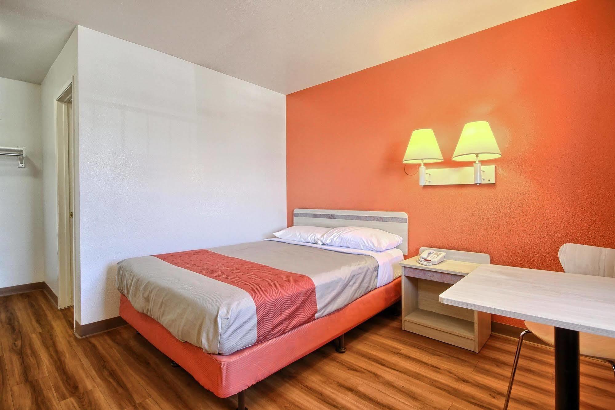 Motel 6-Tulare, Ca ภายนอก รูปภาพ