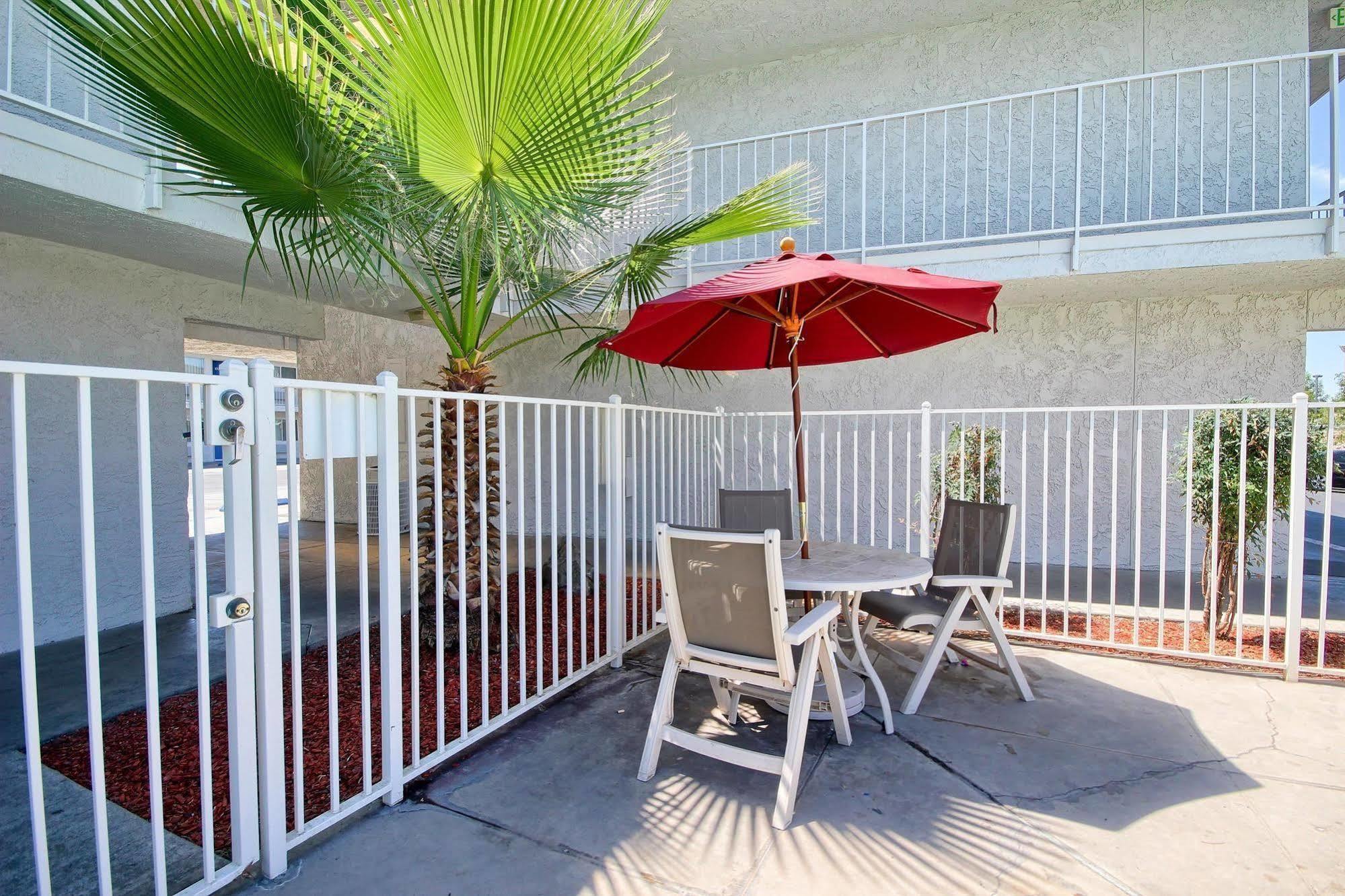 Motel 6-Tulare, Ca ภายนอก รูปภาพ
